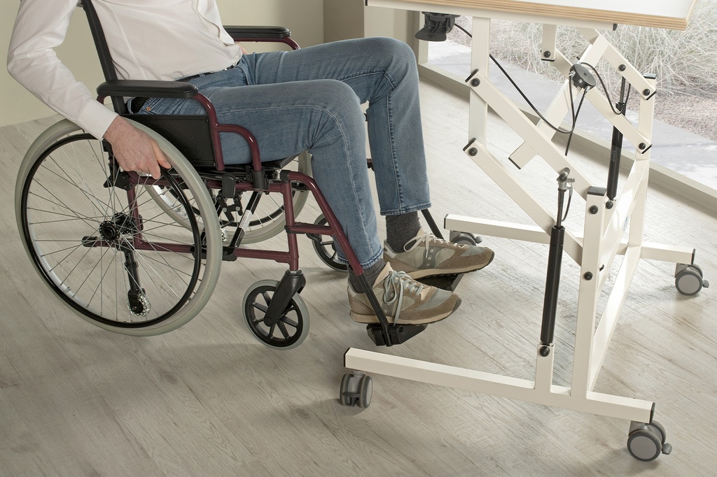 Accès fauteuil roulant - table ergothérapie Elite Médicale